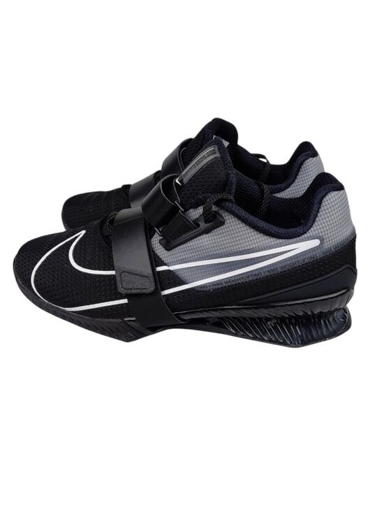 Athletic_Shoes